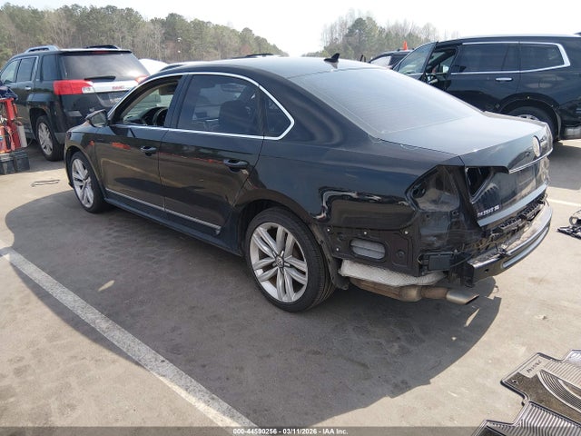 2017 VOLKSWAGEN PASSAT 1VWGT7A36HC054143 Photo 2