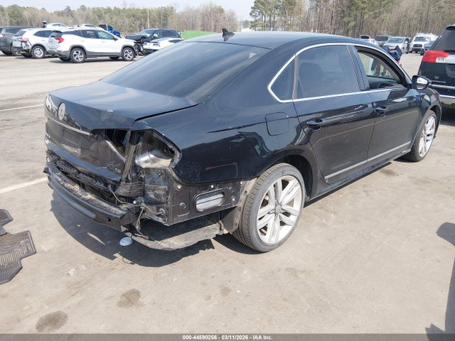 2017 VOLKSWAGEN PASSAT 1VWGT7A36HC054143 Photo 3