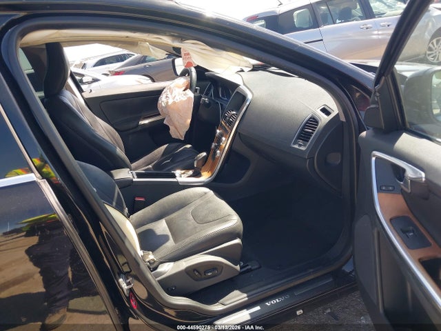 2017 VOLVO XC60 YV440MDU3H2042648 Photo 4