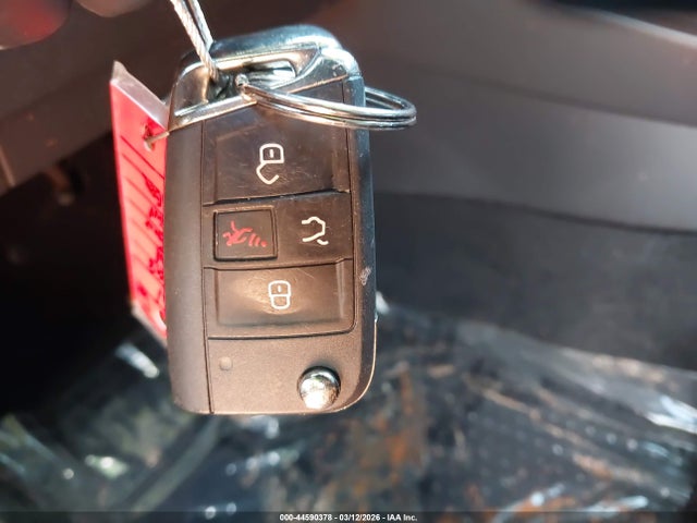 44590378 :رقم المزاد ، 3VV2B7AX5JM163816 vin ، 2018 Volkswagen Tiguan 2.0t Se/2.0t Sel مزاد بيع