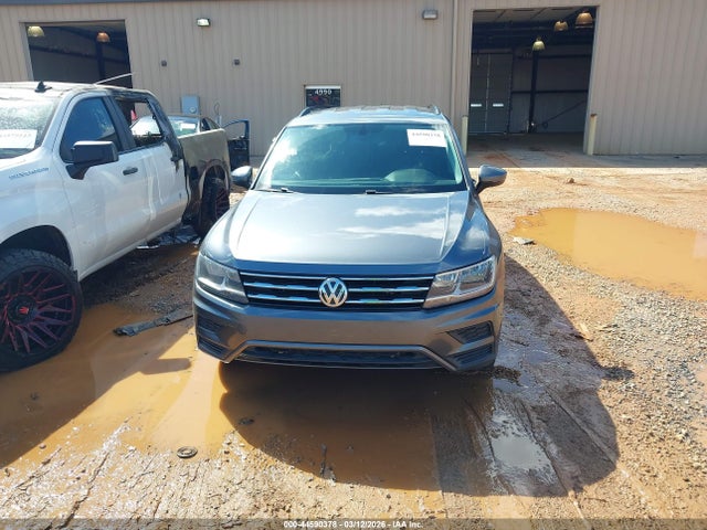 44590378 :رقم المزاد ، 3VV2B7AX5JM163816 vin ، 2018 Volkswagen Tiguan 2.0t Se/2.0t Sel مزاد بيع