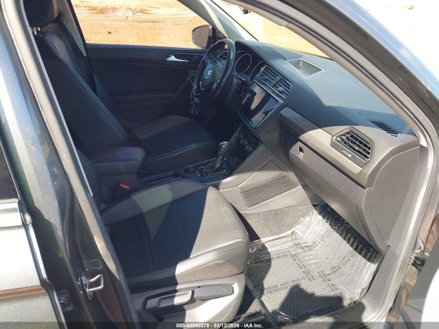 44590378 :رقم المزاد ، 3VV2B7AX5JM163816 vin ، 2018 Volkswagen Tiguan 2.0t Se/2.0t Sel مزاد بيع