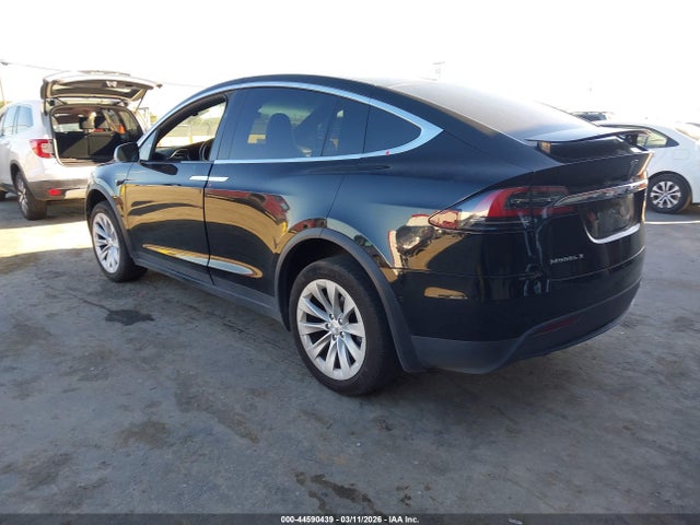 2016 TESLA MODEL X 5YJXCDE24GF030346 Photo 2