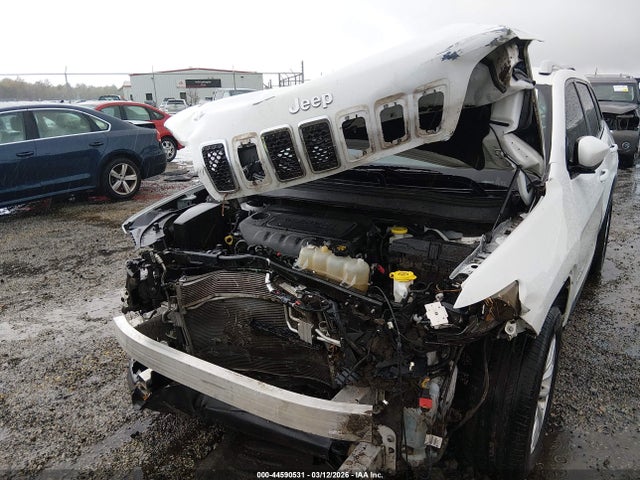 44590531 :رقم المزاد ، 1C4PJLCB8LD514931 vin ، 2020 Jeep Cherokee Latitude Fwd مزاد بيع