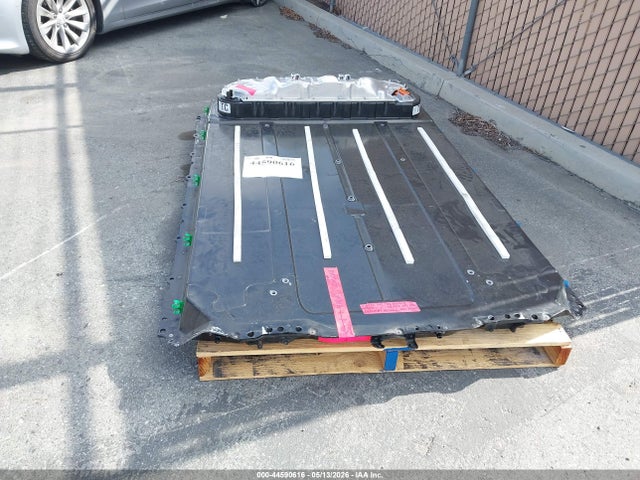 2021 Tesla Model 3 Standard Range Plus Rear-wheel Drive მანქანა იყიდება აუქციონზე, vin: 5YJ3E1EA1MF941504, აუქციონის ნომერი: 44590616