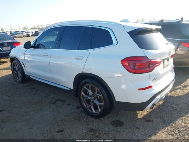 2021 BMW X3 5UXTY3C05M9G51582 Photo 2