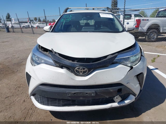Toyota C-HR LE 2021 JTNKHMBX1M1120887 Image 12