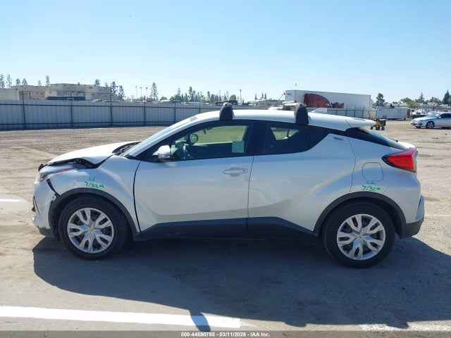 Toyota C-HR LE 2021 JTNKHMBX1M1120887 Image 14