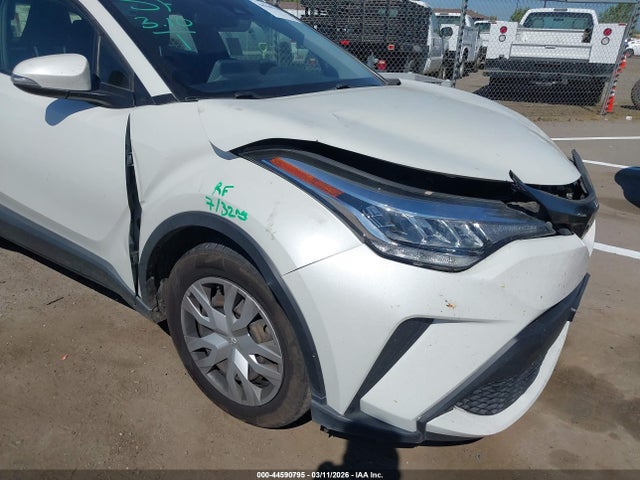Toyota C-HR LE 2021 JTNKHMBX1M1120887 Image 17