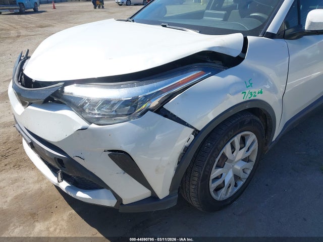 Toyota C-HR LE 2021 JTNKHMBX1M1120887 Image 18