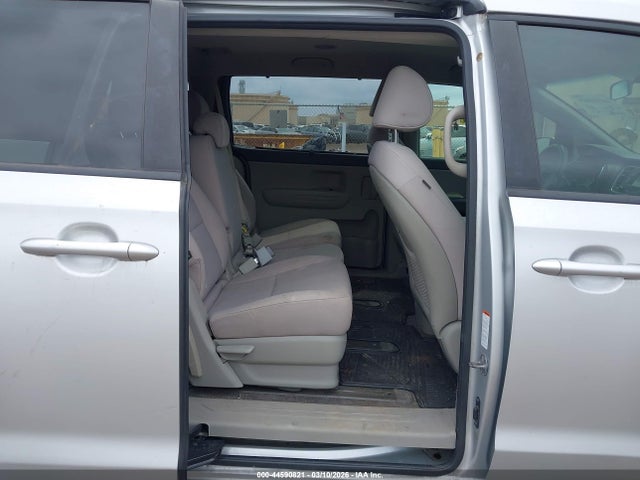 KNDMB5C10G6131868 KIA SEDONA LX