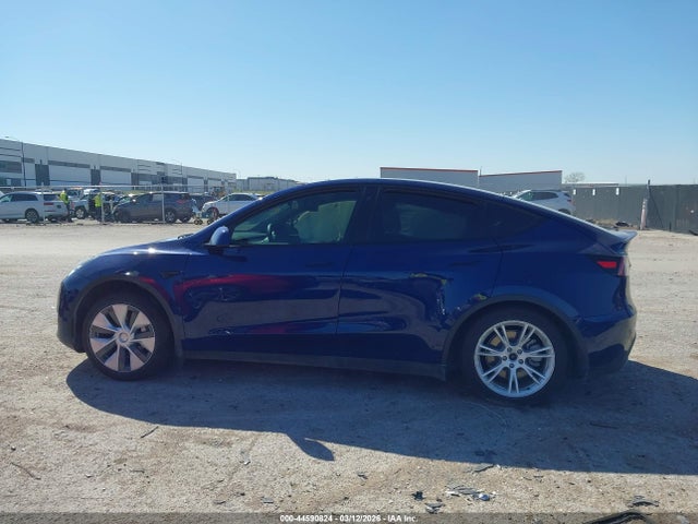 Продаж на аукціоні авто 2022 Tesla Model Y Long Range Dual Motor All-wheel Drive, vin: 7SAYGAEE0NF428929, номер лоту: 44590824