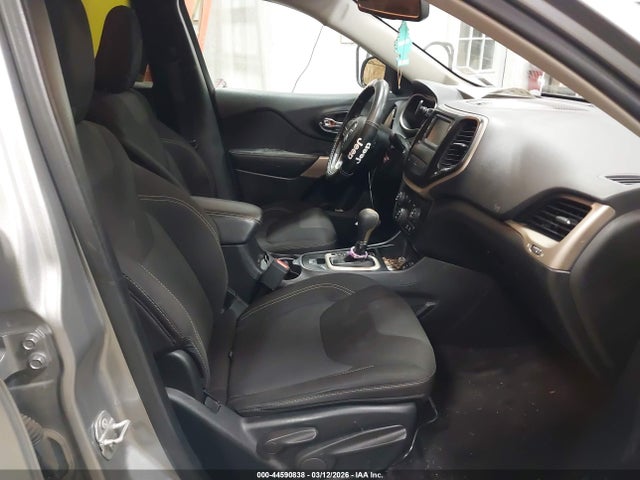 44590838 :رقم المزاد ، 1C4PJLCB7HW640211 vin ، 2017 Jeep Cherokee Latitude Fwd مزاد بيع
