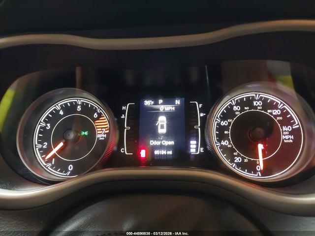 44590838 :رقم المزاد ، 1C4PJLCB7HW640211 vin ، 2017 Jeep Cherokee Latitude Fwd مزاد بيع