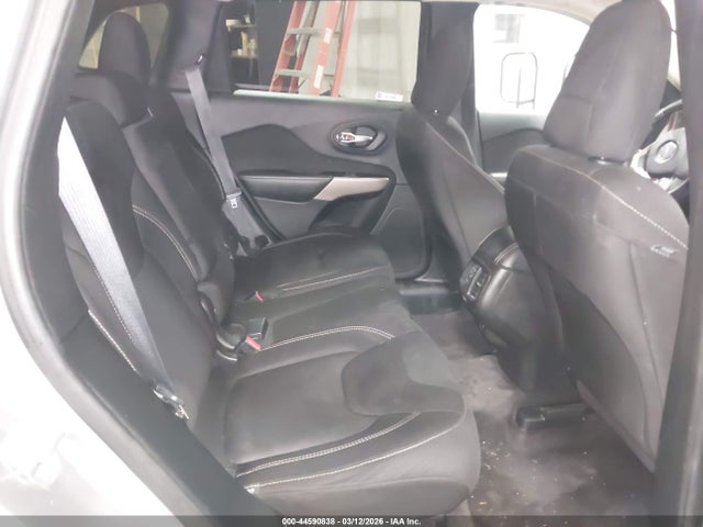 44590838 :رقم المزاد ، 1C4PJLCB7HW640211 vin ، 2017 Jeep Cherokee Latitude Fwd مزاد بيع