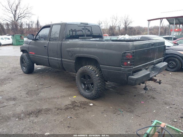 2000 DODGE RAM 1500 3B7HF13Y7YG114903 Photo 2