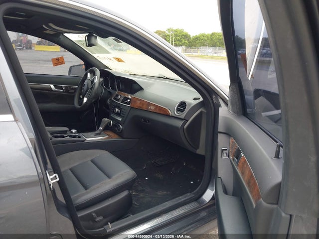 Продаж на аукціоні авто 2013 Mercedes-benz C 250 Sport, vin: WDDGF4HBXDR265154, номер лоту: 44590924