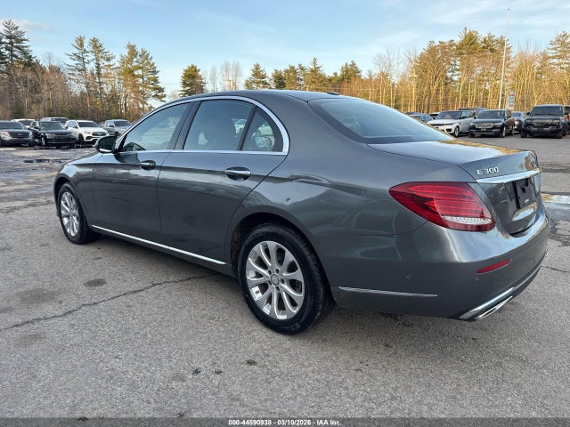 2017 MERCEDES-BENZ E 300 WDDZF4KB2HA126772 Photo 2