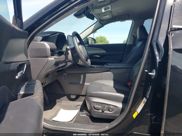 Toyota Grand Highlander Xle 2026 5TDAAAA56TS036715 Image 5