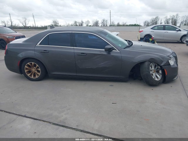 44591111 :رقم المزاد ، 2C3CCAAG6FH792525 vin ، 2015 Chrysler 300 Limited مزاد بيع