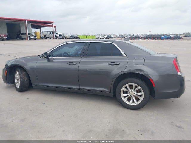 44591111 :رقم المزاد ، 2C3CCAAG6FH792525 vin ، 2015 Chrysler 300 Limited مزاد بيع