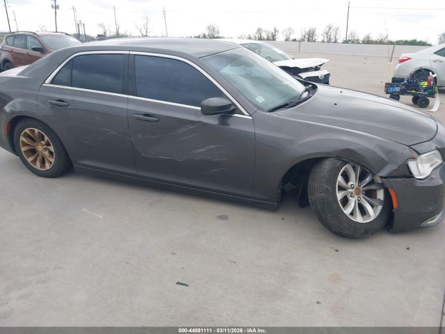 44591111 :رقم المزاد ، 2C3CCAAG6FH792525 vin ، 2015 Chrysler 300 Limited مزاد بيع