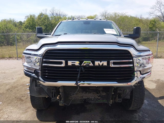 44591248 :رقم المزاد ، 3C63RRLL8LG177108 vin ، 2020 Ram 3500 Big Horn  4x4 6'4 Box مزاد بيع