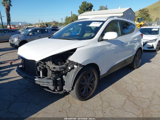 KM8JU3AG5FU054218 Hyundai TUCSON SE