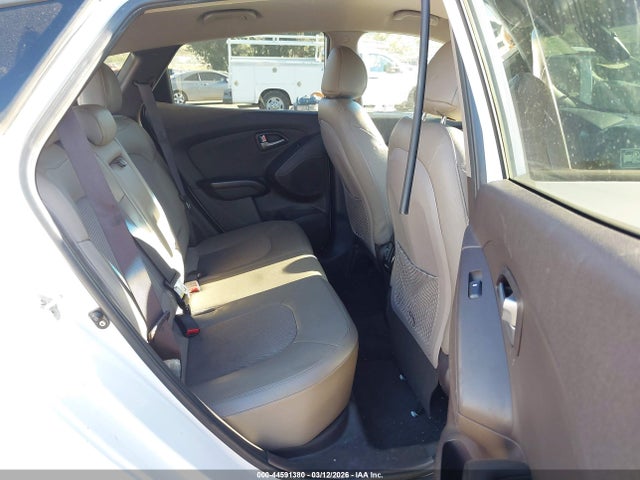 KM8JU3AG5FU054218 Hyundai TUCSON SE