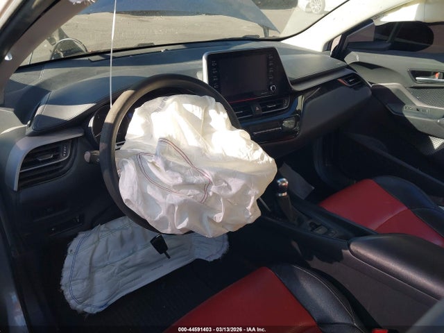 JTNKHMBX7L1073685 Toyota C-HR LE