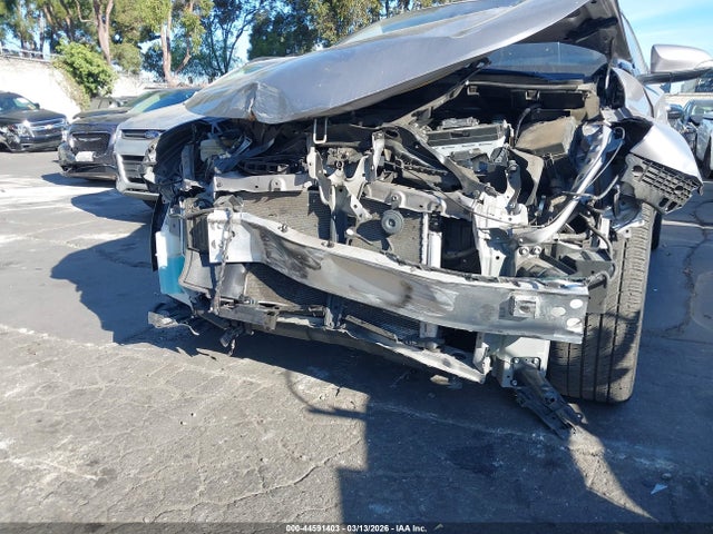 JTNKHMBX7L1073685 Toyota C-HR LE