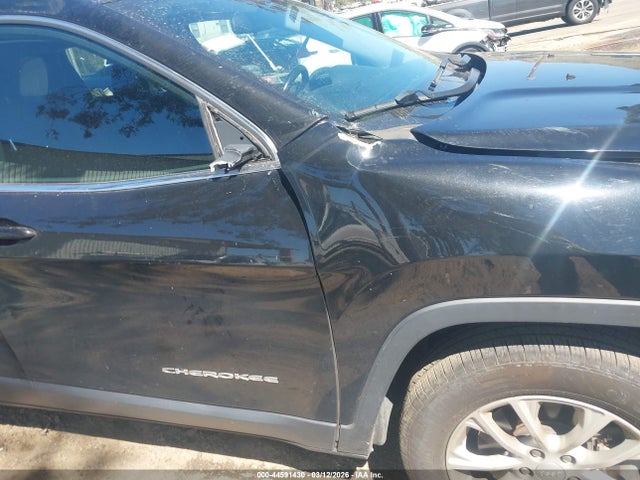2019 Jeep Cherokee Latitude 4x4 მანქანა იყიდება აუქციონზე, vin: 1C4PJMCB1KD372443, აუქციონის ნომერი: 44591430
