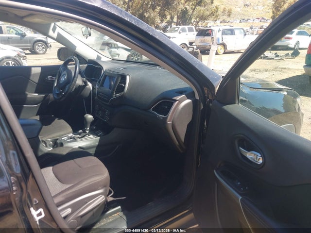 2019 Jeep Cherokee Latitude 4x4 მანქანა იყიდება აუქციონზე, vin: 1C4PJMCB1KD372443, აუქციონის ნომერი: 44591430