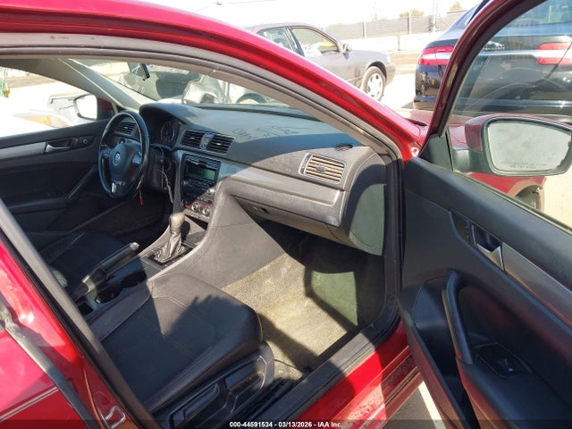 1VWAT7A34FC033696 Volkswagen Passat 1.8t Wolfsburg Edition