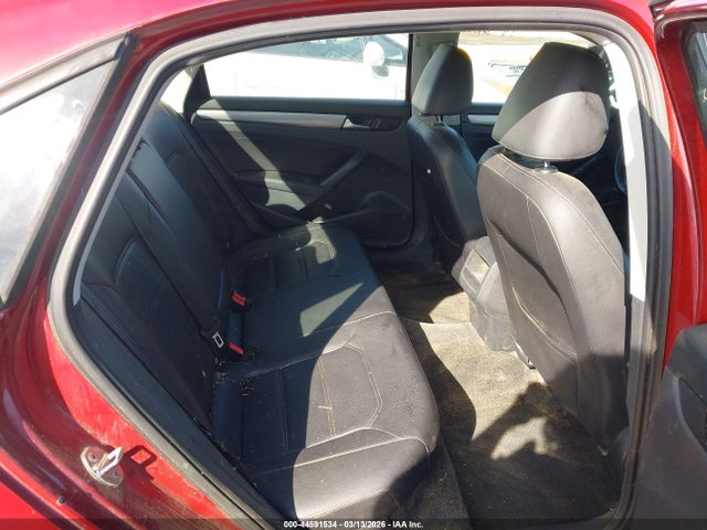 1VWAT7A34FC033696 Volkswagen Passat 1.8t Wolfsburg Edition