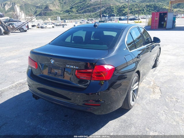 44591543 :رقم المزاد ، WBA8E1C57JA167644 vin ، 2018 Bmw 330e Iperformance مزاد بيع
