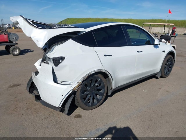 2021 TESLA MODEL Y 5YJYGDEE6MF275924 Photo 3
