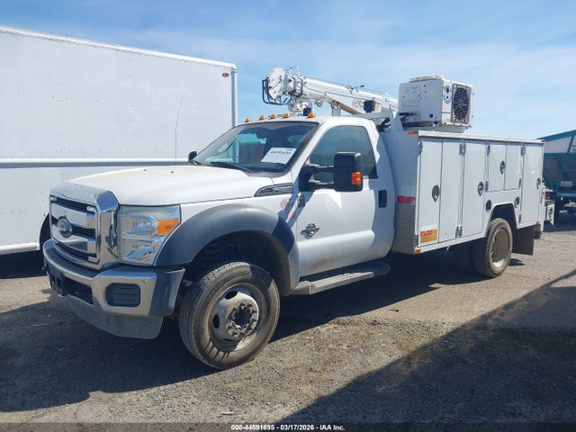 Ford F-550 Chassis Xl 2015 1FDUF5GT5FEA42958 Image 2