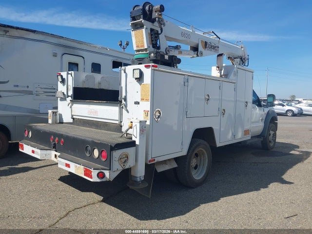 Ford F-550 Chassis Xl 2015 1FDUF5GT5FEA42958 Image 4
