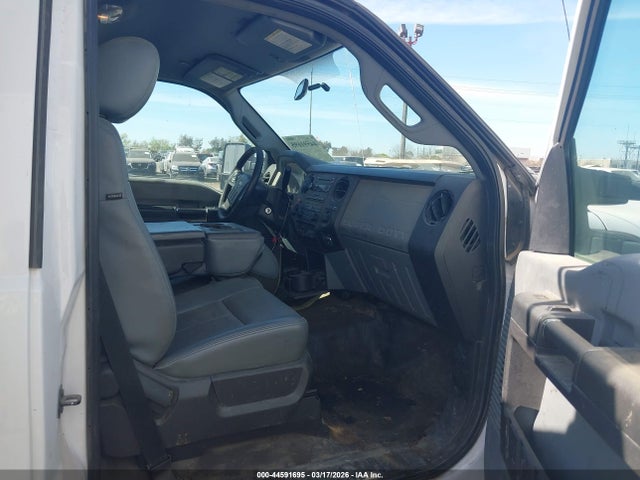 Ford F-550 Chassis Xl 2015 1FDUF5GT5FEA42958 Image 5