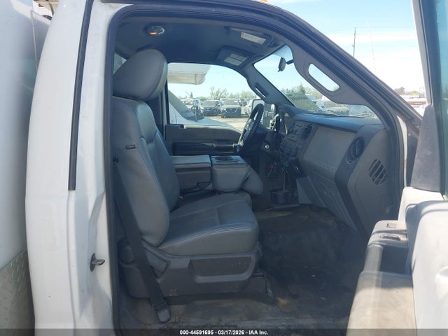 Ford F-550 Chassis Xl 2015 1FDUF5GT5FEA42958 Image 8