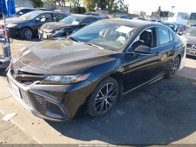 4T1T11AK3NU677068 Toyota CAMRY SE