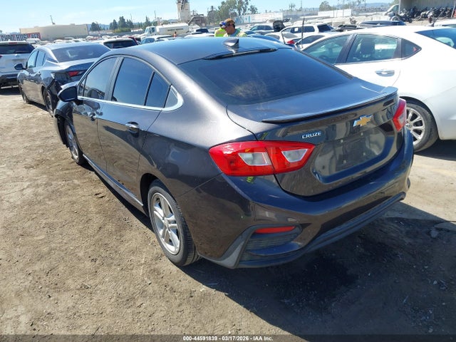 2017 CHEVROLET CRUZE 1G1BE5SM7H7149606 Photo 2