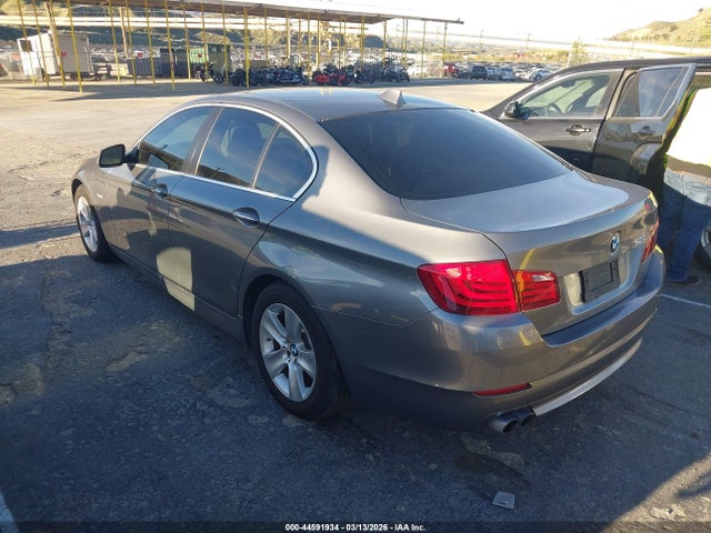 2011 BMW 528I WBAFR1C59BC749259 Photo 2