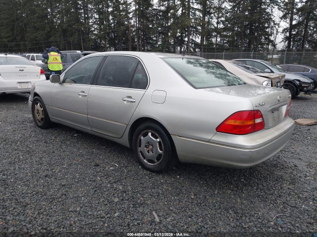 2002 LEXUS LS 430 JTHBN30F020091871 Photo 2