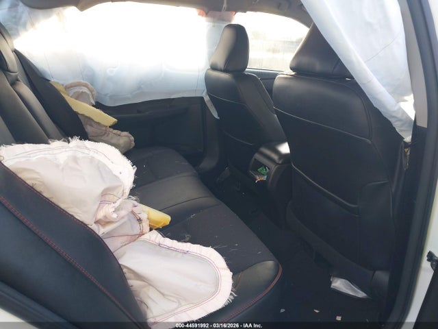 4T1BF1FK3HU310133 Toyota CAMRY SE
