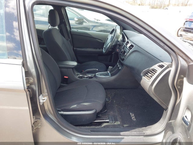 44592066 :رقم المزاد ، 1C3CCBBB3CN283908 vin ، 2012 Chrysler 200 Touring مزاد بيع