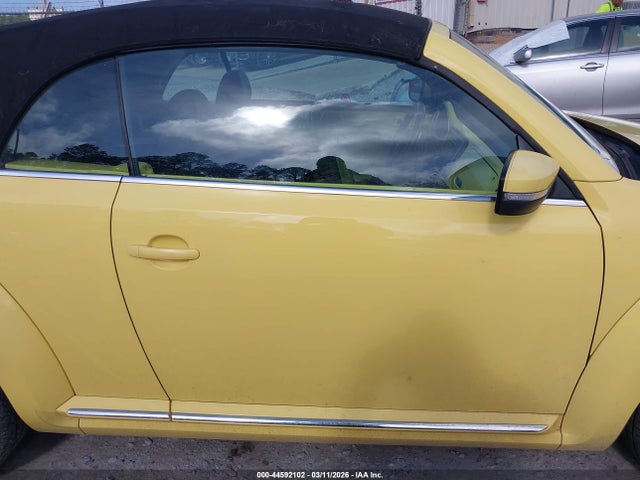 3VW517AT9FM811030 Volkswagen Beetle 1.8t