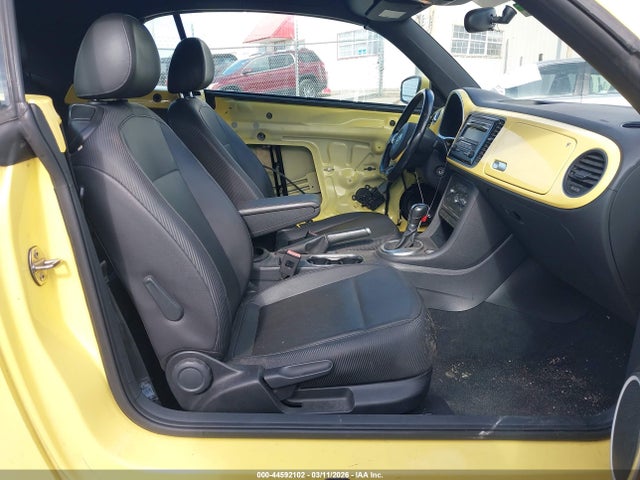 3VW517AT9FM811030 Volkswagen Beetle 1.8t