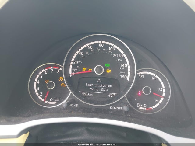 3VW517AT9FM811030 Volkswagen Beetle 1.8t